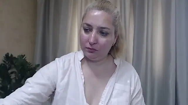 Snapshot of sweetpussy13 chatting on 06.17.26 sweetpussy13 online show from 06.17.26