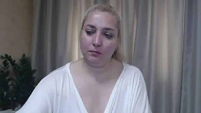 Snapshot of sweetpussy13 chatting on 07.02.26 sweetpussy13 online show from 07.02.26