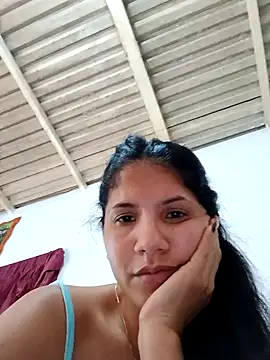 Snapshot of pig_piggy chatting on 12.13.25 pig piggy online show from 12.13.25