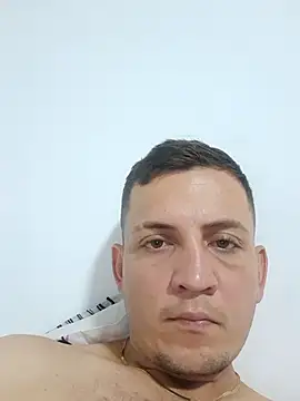 Snapshot of Elmonito18 chatting on 12.22.25 Elmonito18 online show from 12.22.25