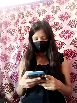 Snapshot of Naina_hotti chatting on 12.14.25 Naina hotti online show from 12.14.25