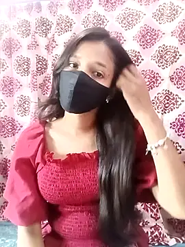 Snapshot of Naina_hotti chatting on 12.15.25 Naina hotti online show from 12.15.25