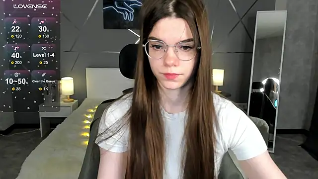 miss  evelyne online show from 12.18.25