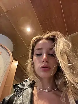 Snapshot of sssativa_more chatting on 03.03.26 sssativa more online show from 03.03.26