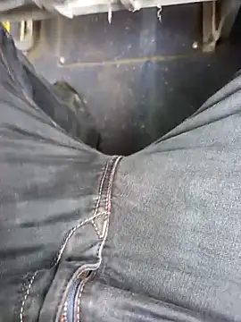 Snapshot of strongtits chatting on 12.16.25 strongtits online show from 12.16.25