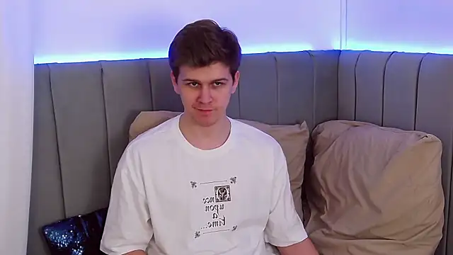 Snapshot of NickJohnas chatting on 12.19.25 NickJohnas online show from 12.19.25