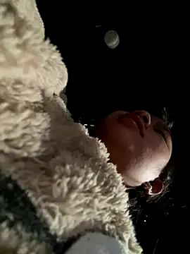 Snapshot of Nika-be chatting on 12.19.25 Nika-be online show from 12.19.25