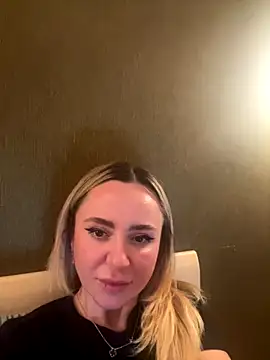 Snapshot of Arina_g chatting on 12.16.25 Arina g online show from 12.16.25