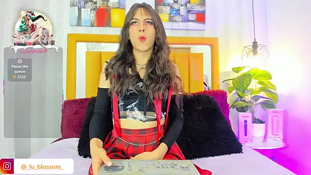 Snapshot of Milow_Russo_ chatting on 12.15.25 Milow Russo online show from 12.15.25