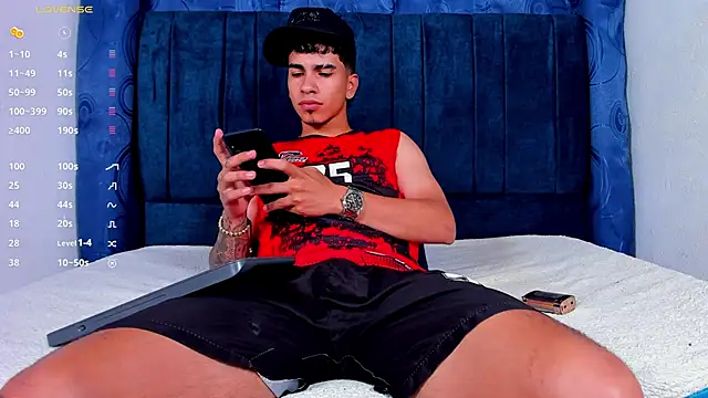 Snapshot of luca4daddy chatting on 12.16.25 luca4daddy online show from 12.16.25