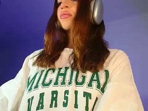 Snapshot of alina_lee chatting on 02.01.26 alina lee online show from 02.01.26