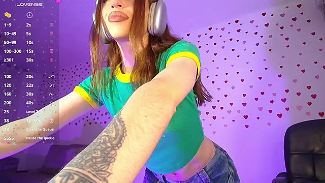 Snapshot of alina_lee chatting on 02.10.26 alina lee online show from 02.10.26