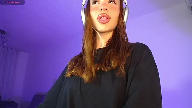 Snapshot of alina_lee chatting on 03.11.26 alina lee online show from 03.11.26