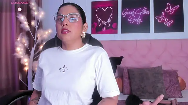 Snapshot of scarletbaker__ chatting on 02.24.26 scarletbaker online show from 02.24.26