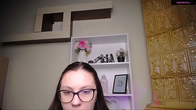 Snapshot of LiliaErmi chatting on 12.16.25 LiliaErmi online show from 12.16.25