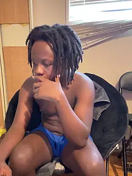 Snapshot of YourLittleBoyfriend chatting on 12.13.25 YourLittleBoyfriend online show from 12.13.25