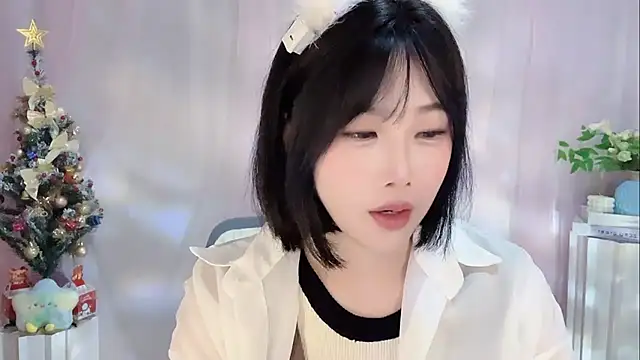 Pinkgirl520 online show from 12.23.25