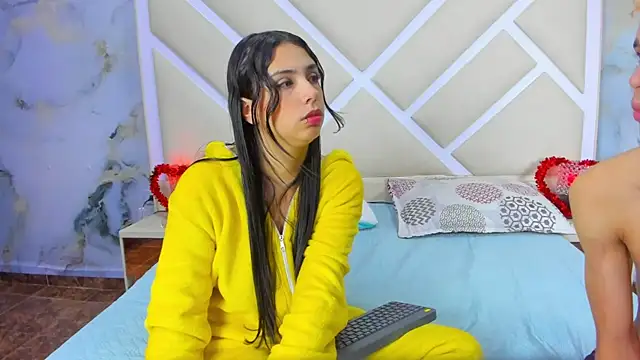 Snapshot of Ardiente_couple chatting on 12.14.25 Ardiente couple online show from 12.14.25