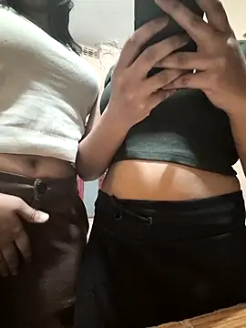 Snapshot of Aarudarling0 chatting on 12.13.25 Aarudarling0 online show from 12.13.25