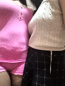 Snapshot of Aarudarling0 chatting on 12.14.25 Aarudarling0 online show from 12.14.25