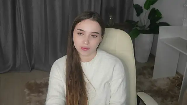 Snapshot of SachikoStratis chatting on 12.18.25 SachikoStratis online show from 12.18.25