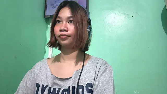 Snapshot of RethaStorto chatting on 12.16.25 RethaStorto online show from 12.16.25