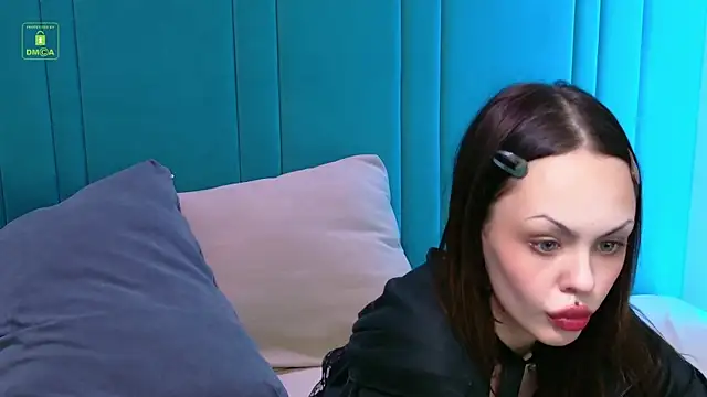 Snapshot of MonicaHoffman chatting on 12.17.25 MonicaHoffman online show from 12.17.25