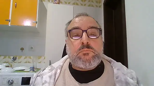 Snapshot of UrsoHardBRPT chatting on 12.15.25 UrsoHardBRPT online show from 12.15.25