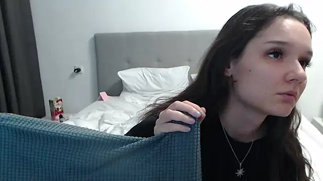 LiaBright online show from 12.18.25