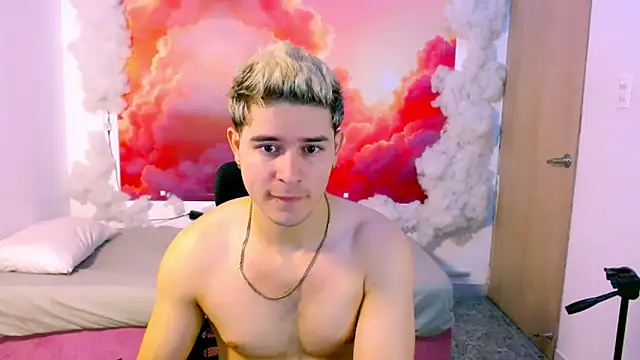 Snapshot of RayanLynxx chatting on 12.15.25 RayanLynxx online show from 12.15.25