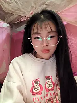 Snapshot of Quieny-x chatting on 12.14.25 Quieny-x online show from 12.14.25