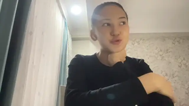 Snapshot of AyaWink chatting on 12.15.25 AyaWink online show from 12.15.25