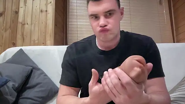 Snapshot of Ronnie_Power chatting on 12.15.25 Ronnie Power online show from 12.15.25