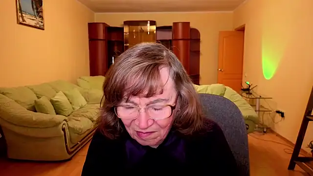 Snapshot of Betty_Bricks chatting on 12.16.25 Betty Bricks online show from 12.16.25