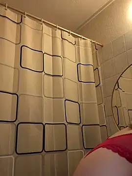 Snapshot of vinique99 chatting on 12.16.25 vinique99 online show from 12.16.25