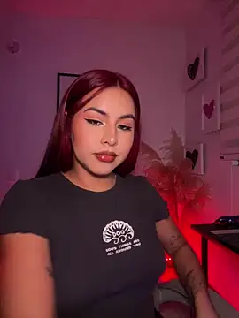 Snapshot of Zarahs_Blare1 chatting on 12.18.25 Zarahs Blare1 online show from 12.18.25