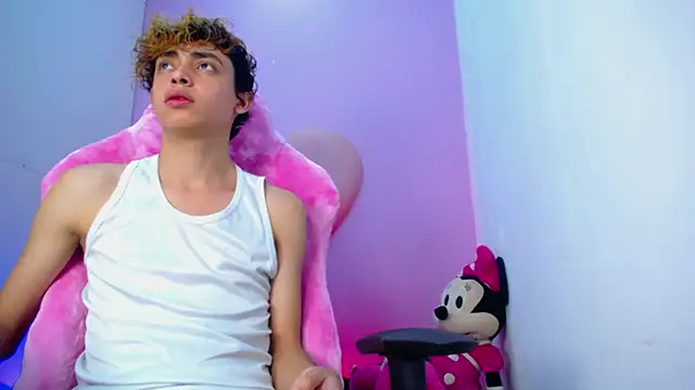 Snapshot of Franyerr_ chatting on 12.15.25 Franyerr online show from 12.15.25