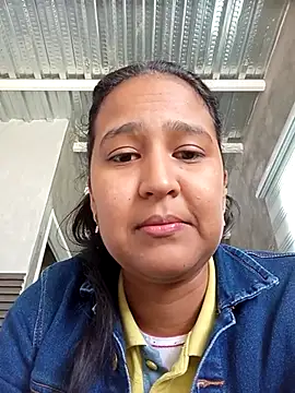 Snapshot of Plianna chatting on 12.14.25 Plianna online show from 12.14.25