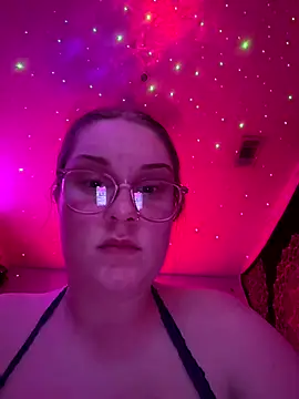 Snapshot of Paige-124 chatting on 12.16.25 Paige-124 online show from 12.16.25