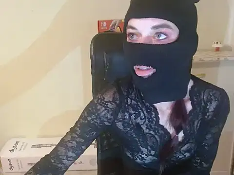 Snapshot of ntrlbdyy chatting on 12.14.25 ntrlbdyy online show from 12.14.25