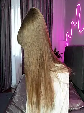 Snapshot of Moonliiine chatting on 12.16.25 Moonliiine online show from 12.16.25