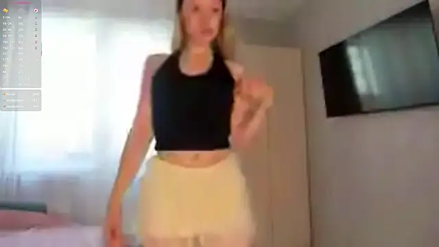 Snapshot of SkyeDavis chatting on 06.19.26 SkyeDavis online show from 06.19.26