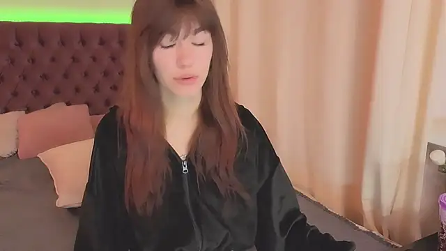 MilanaHotts online show from 06.15.26