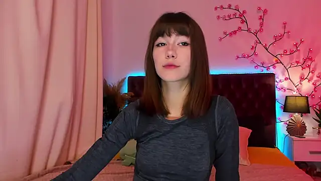 MilanaHotts online show from 08.02.26