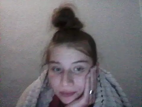 Snapshot of Karina-18 chatting on 12.14.25 Karina-18 online show from 12.14.25