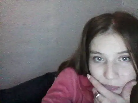 Snapshot of Karina-18 chatting on 12.18.25 Karina-18 online show from 12.18.25