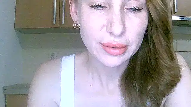 Snapshot of GlarysLoveress chatting on 12.19.25 GlarysLoveress online show from 12.19.25