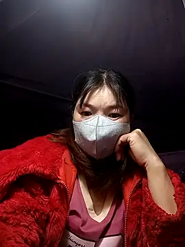 Snapshot of May-Ne chatting on 12.20.25 May-Ne online show from 12.20.25