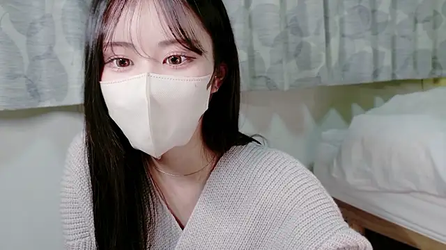 mia-chan  online show from 12.17.25