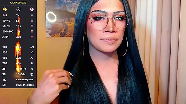 Snapshot of yoursexykaren chatting on 12.15.25 yoursexykaren online show from 12.15.25